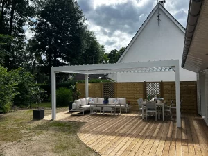 photo réalisation pergola blanche bioclimatique